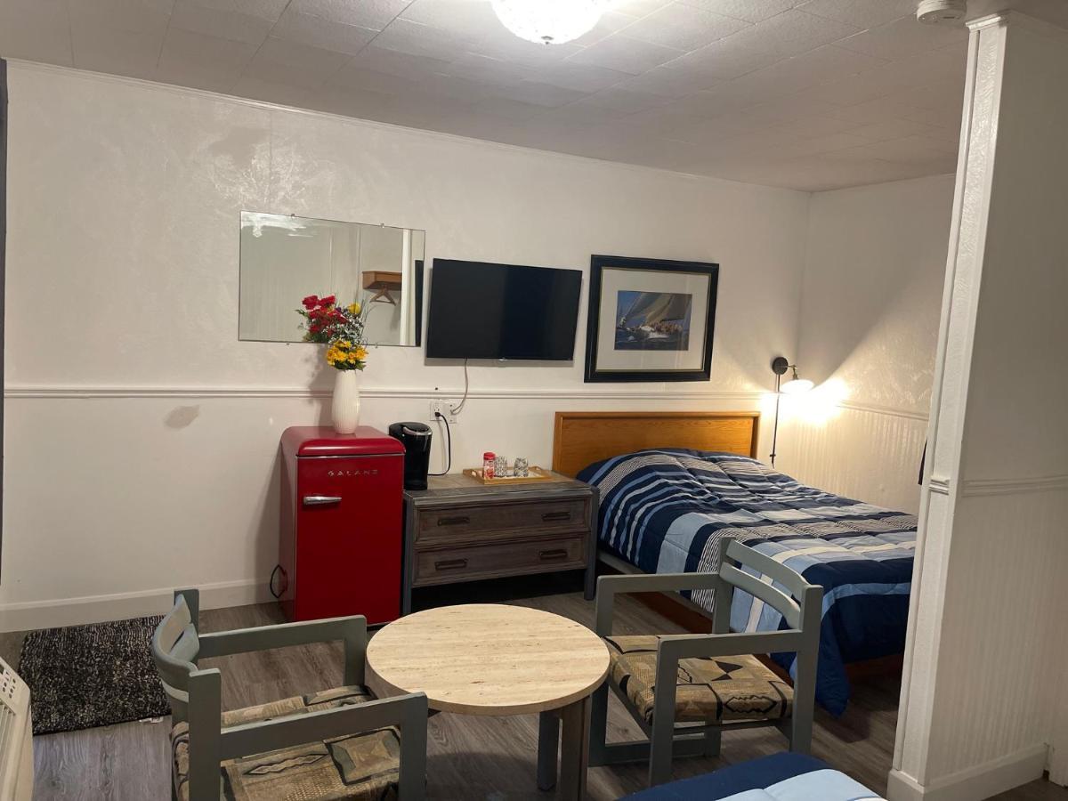 Cedar Vista Motel Тобермори Экстерьер фото