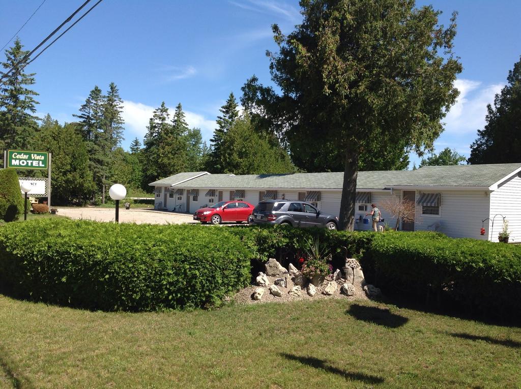 Cedar Vista Motel Тобермори Экстерьер фото